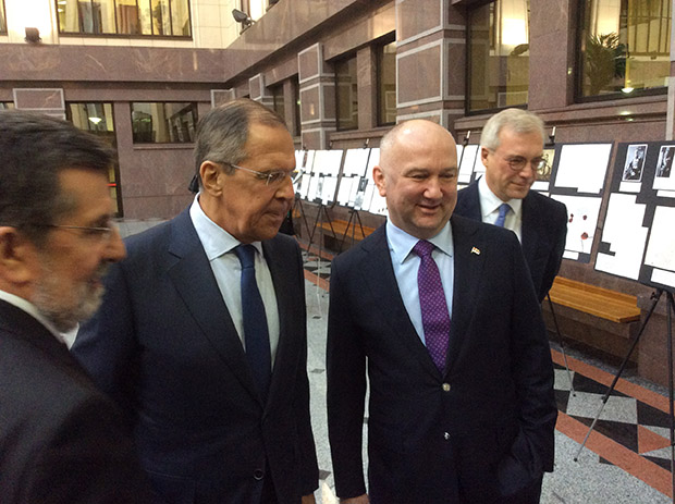 СЕРГЕЈ ЛАВРОВ ПОРУЧИО: Ценимо то што Срби поштују наше жртве (ФОТО)